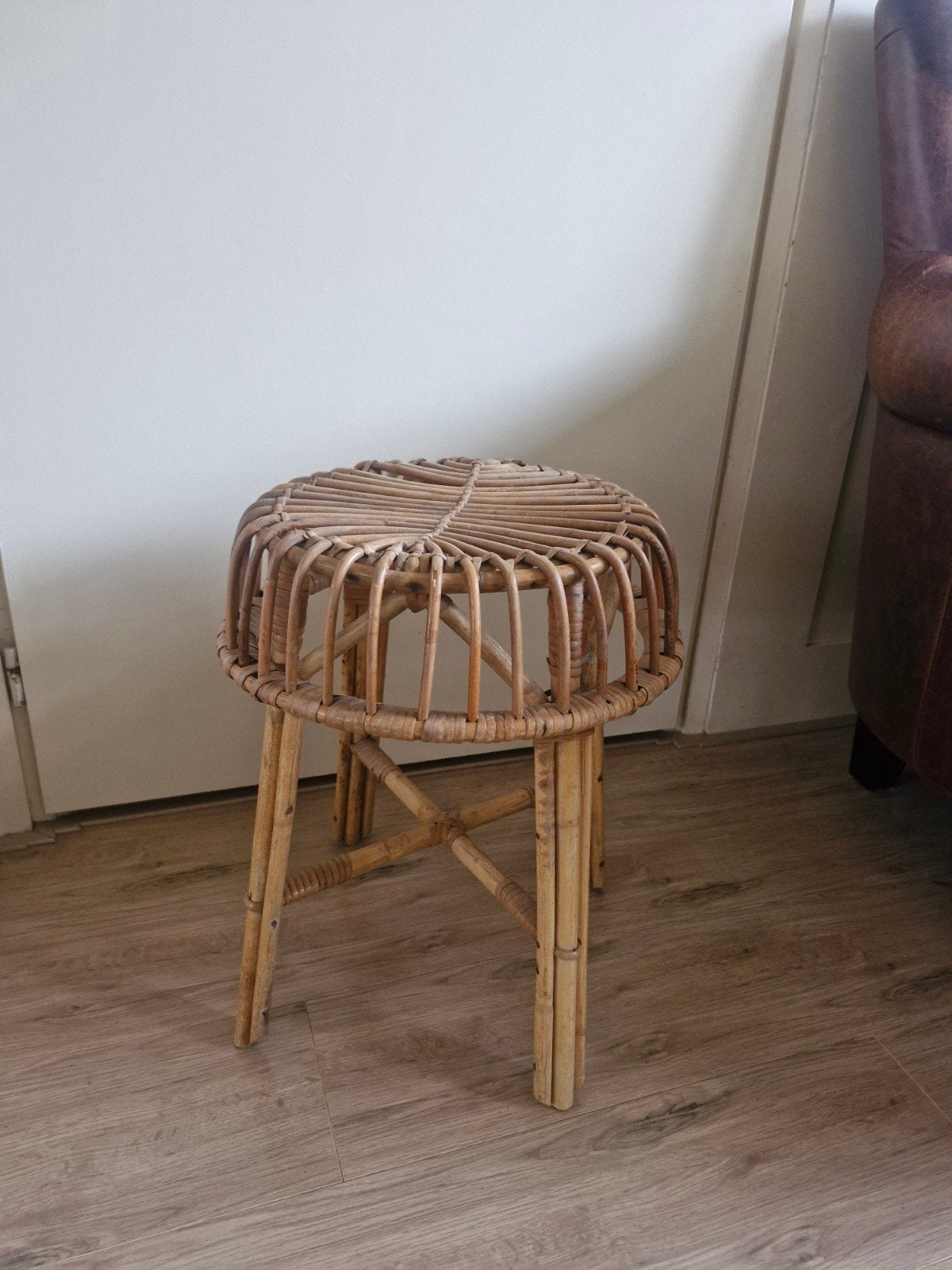 Charmant bamboe bijzettafeltje. Ideaal als decoratie, Ophalen of Verzenden