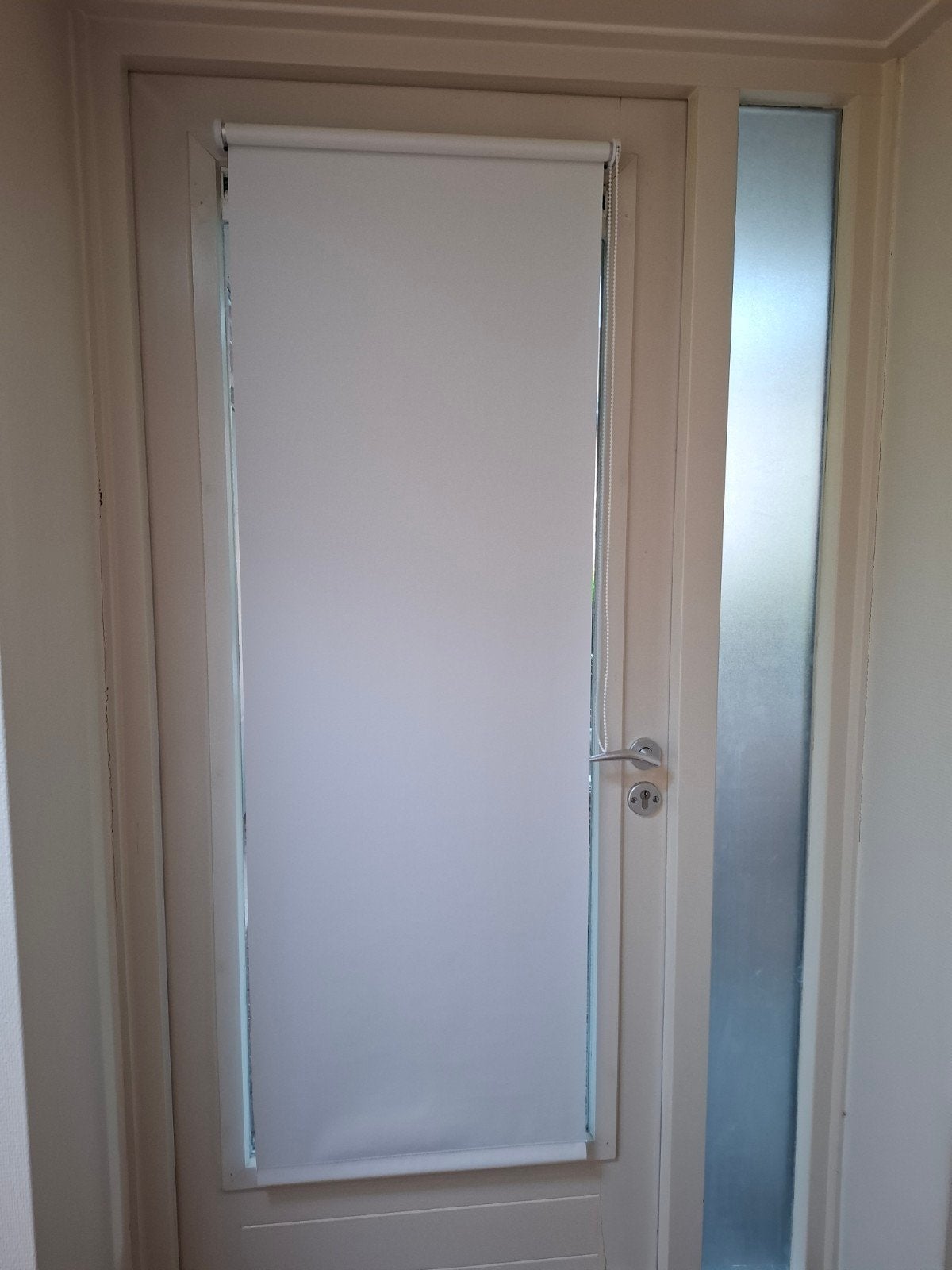 2 witte rolgordijnen voor deur of raam met trekkoord 56x185, Gebruikt, Rolgordijn, Wit, Rolgordijn