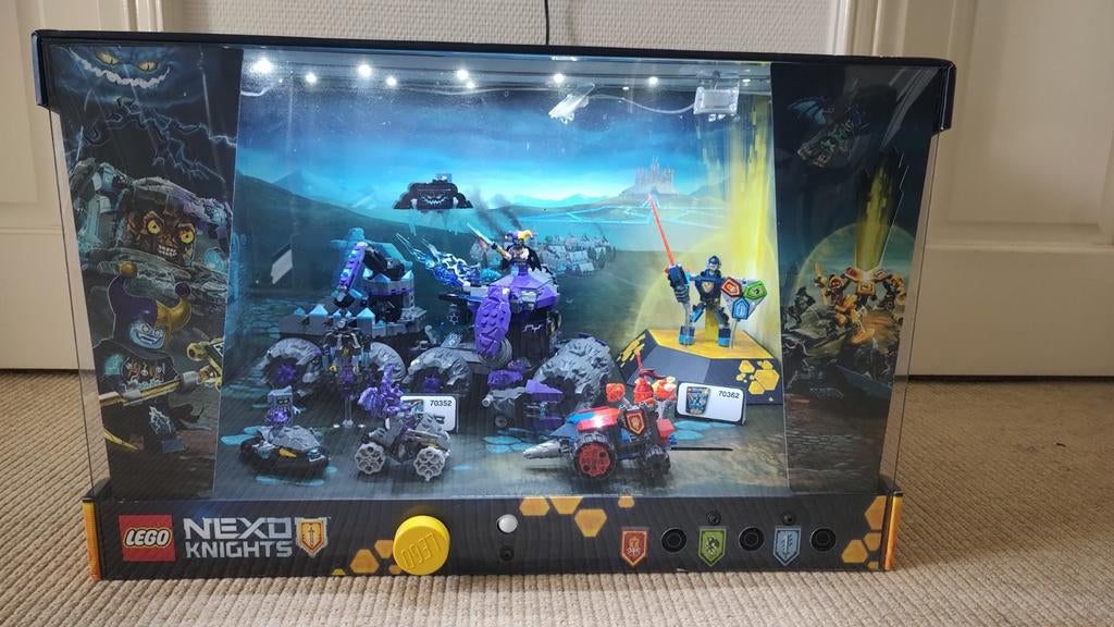 Prachtige Lego Winkel display Nexo Knights 70352 en 70362, Kinderen en Baby's, Speelgoed | Duplo en Lego, Ophalen, Gebruikt, Compleet