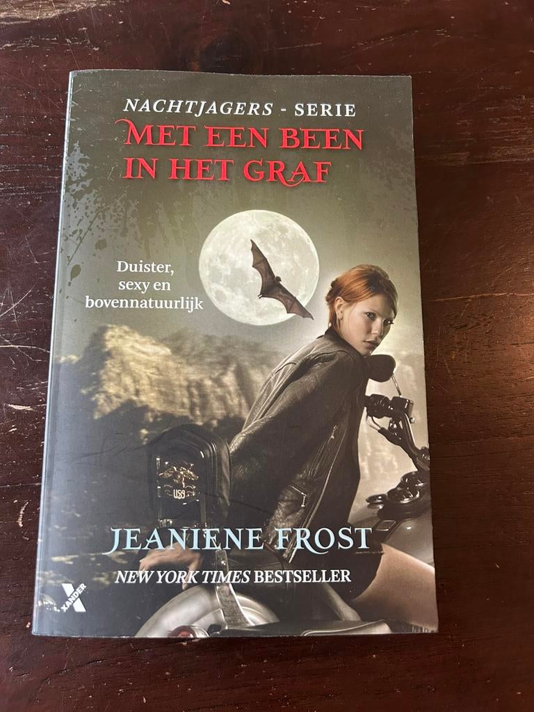 Jeaniene Frost - Met een been in het graf, Boeken, Ophalen of Verzenden, Zo goed als nieuw, Jeaniene Frost