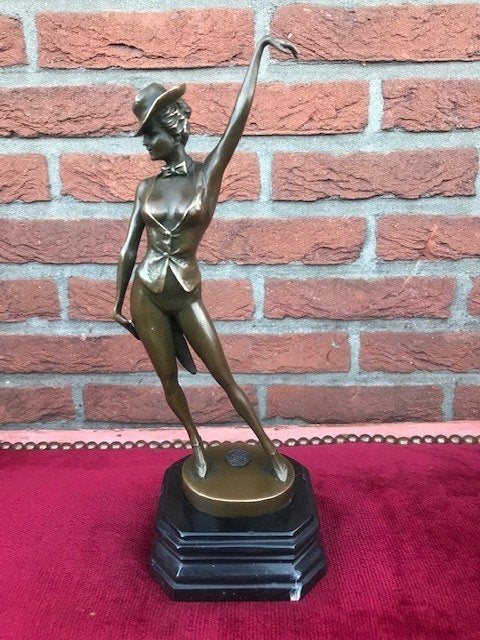speels bronzen beeld, REVUEDANSERES, Brons, Beeld, Vrouw, Gemerkt