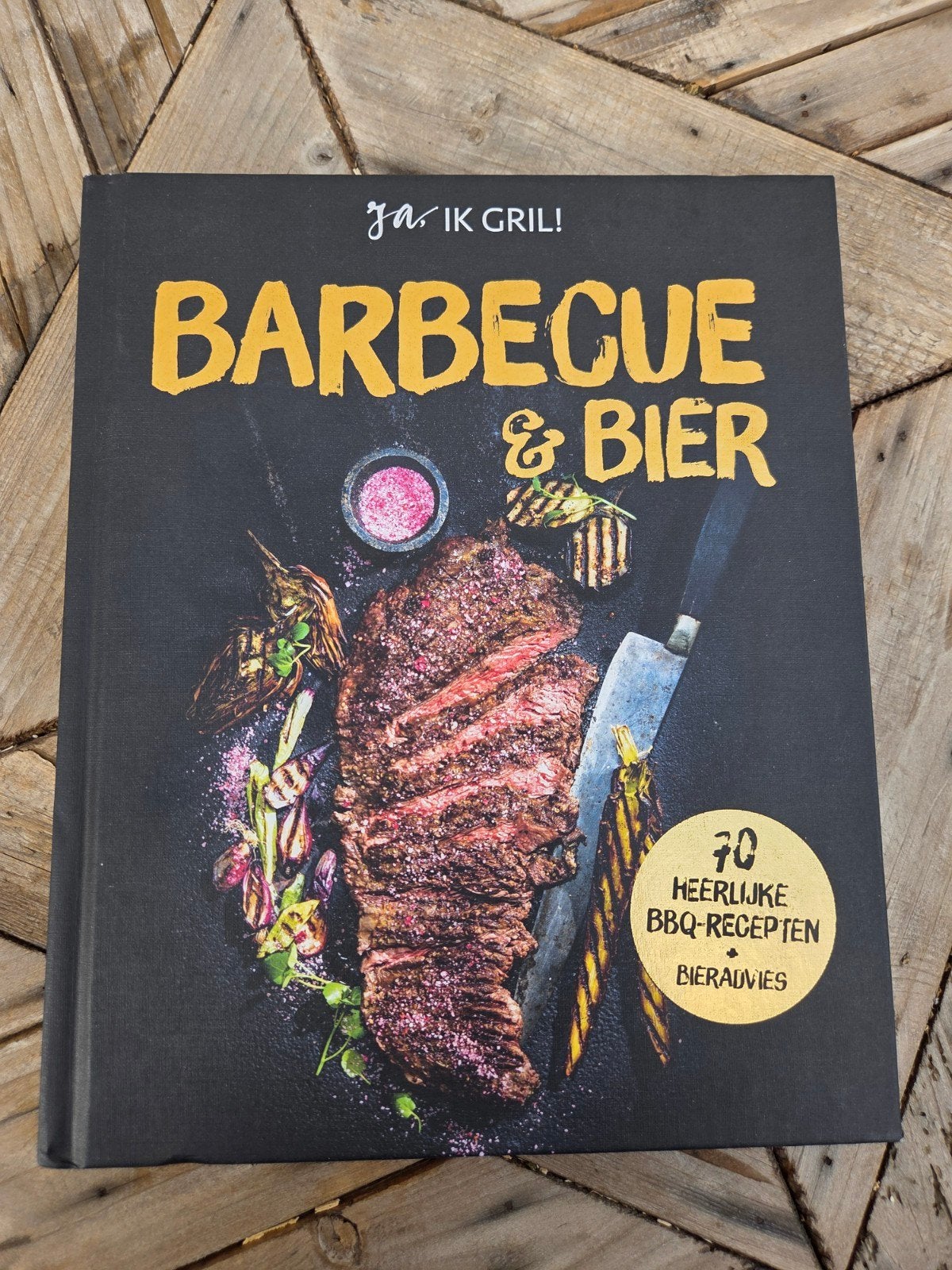 Barbecue & Bier kookboek - 70 heerlijke BBQ recepten, Ophalen of Verzenden, Zo goed als nieuw, Ja ik Gril!, Hoofdgerechten