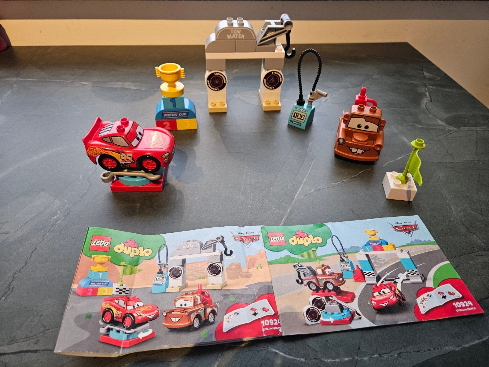 LEGO Duplo Cars Bliksem McQueen Takelwagen Mater 10924, Overige thema's, Compleet, Ophalen of Verzenden, Zo goed als nieuw
