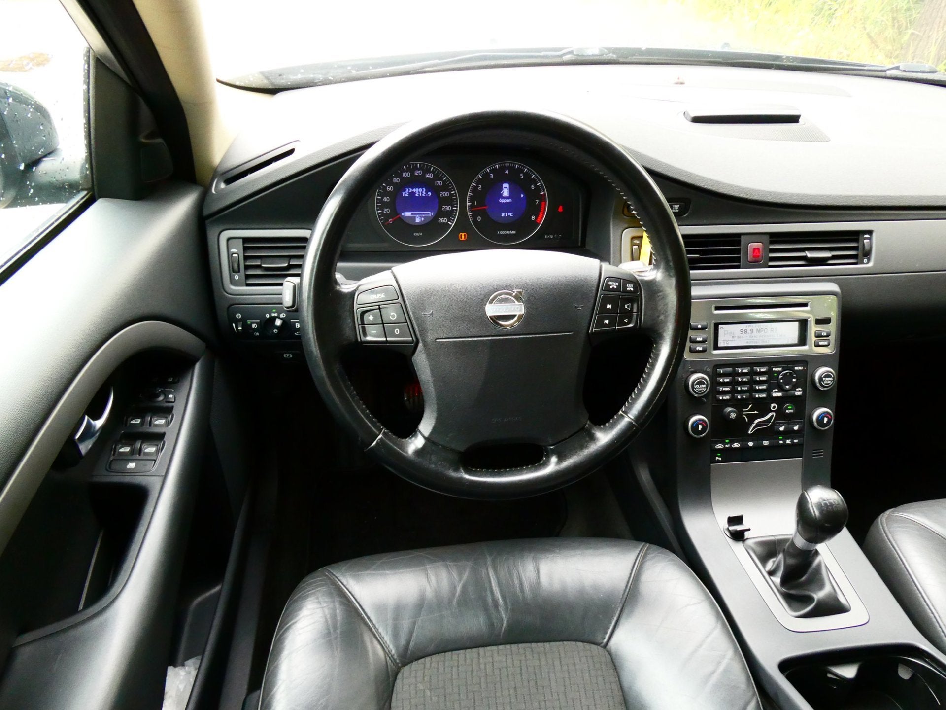 Volvo V70 2.5T Kinetic 200pk 2e eig. Clima Cruise PDC Trekha, Voorwielaandrijving, Gebruikt, Leder en Stof, 2521 cc