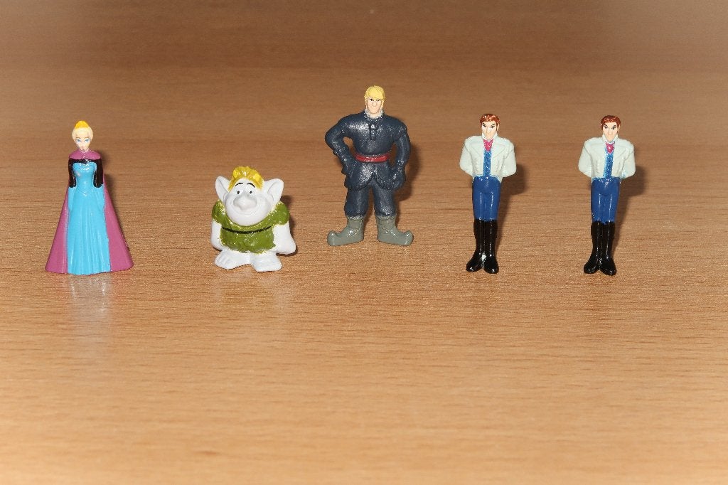 Frozen / Disney / Zaini surprise eieren poppetjes, Ophalen of Verzenden, Overige figuren, Zo goed als nieuw, Beeldje of Figuurtje