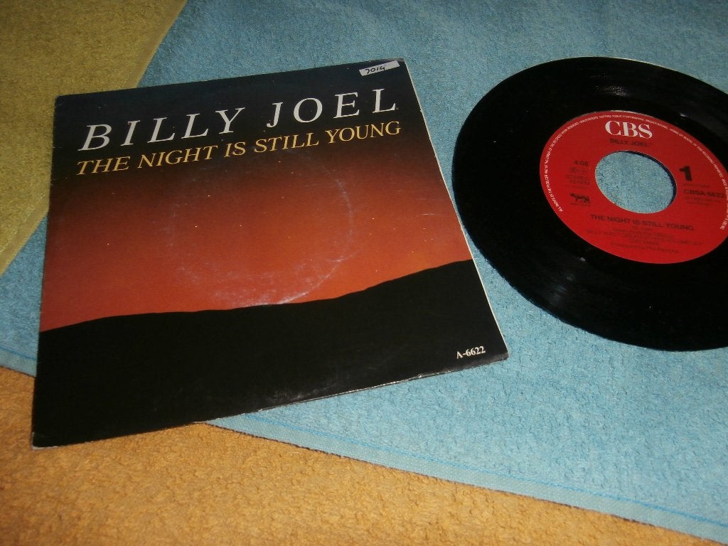 Billy Joel - The Night Is Still Young., 7 inch, Zo goed als nieuw, Pop, Fotohoes