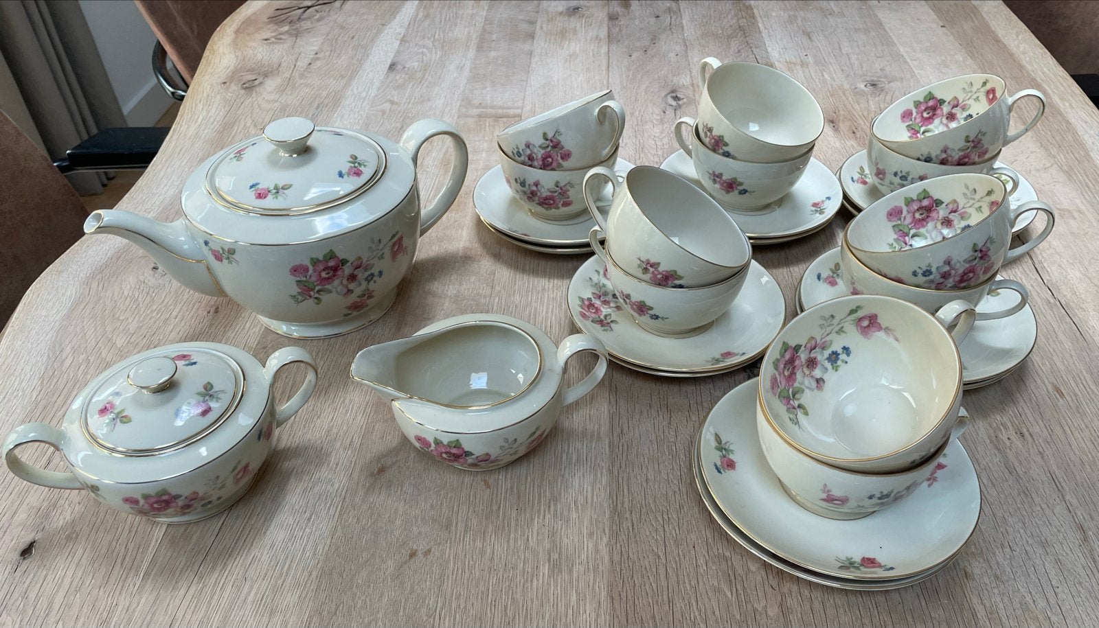 Vintage theeservies met bloemmotief - compleet, Antiek en Kunst, Ophalen