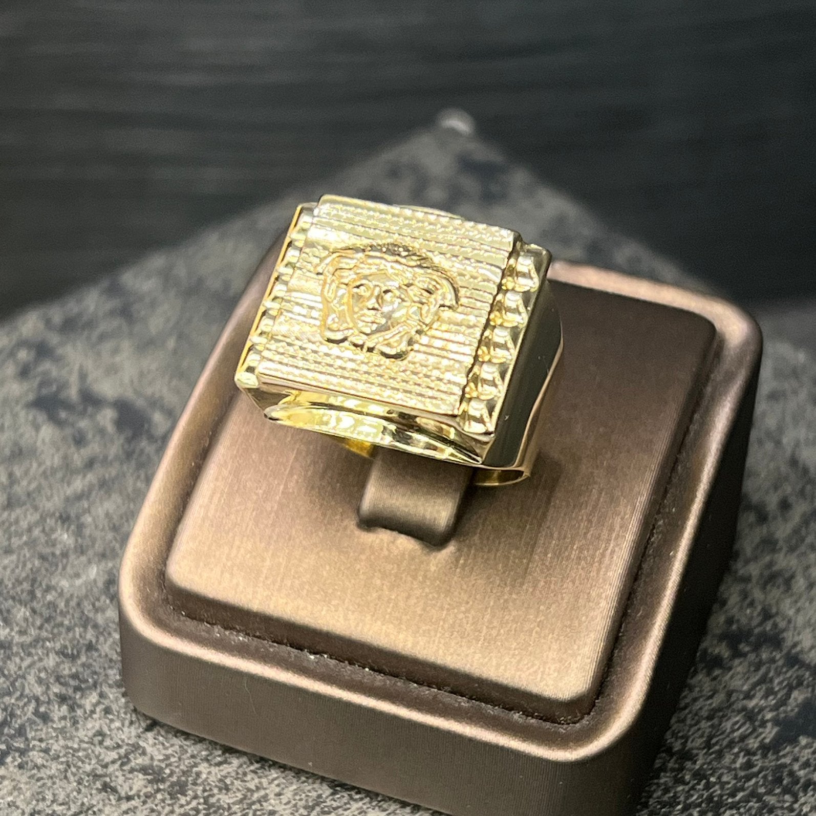 14k gouden ring groot Versace model, Ophalen of Verzenden, Zo goed als nieuw, Goud, Dame