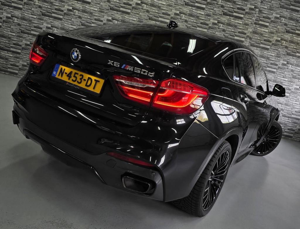 BMW X6 M50d *HUD*360Cam*PANO*Soft-close*Keyless*HarmanKardon, Auto's, BMW, 15 km/l, Gebruikt, Euro 6, 2993 cc
