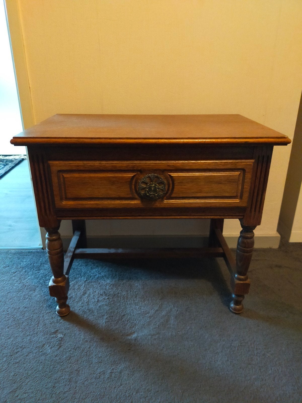 Antiek Frans Eikenhouten bijzettafel met lade, Antiek en Kunst, Antiek | Meubels | Tafels, Ophalen