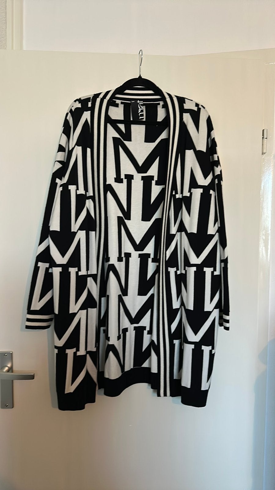 Prachtig vest van MAT maat S/M ZGAN, Ophalen of Verzenden, Zo goed als nieuw, Zwart, Trui of Vest