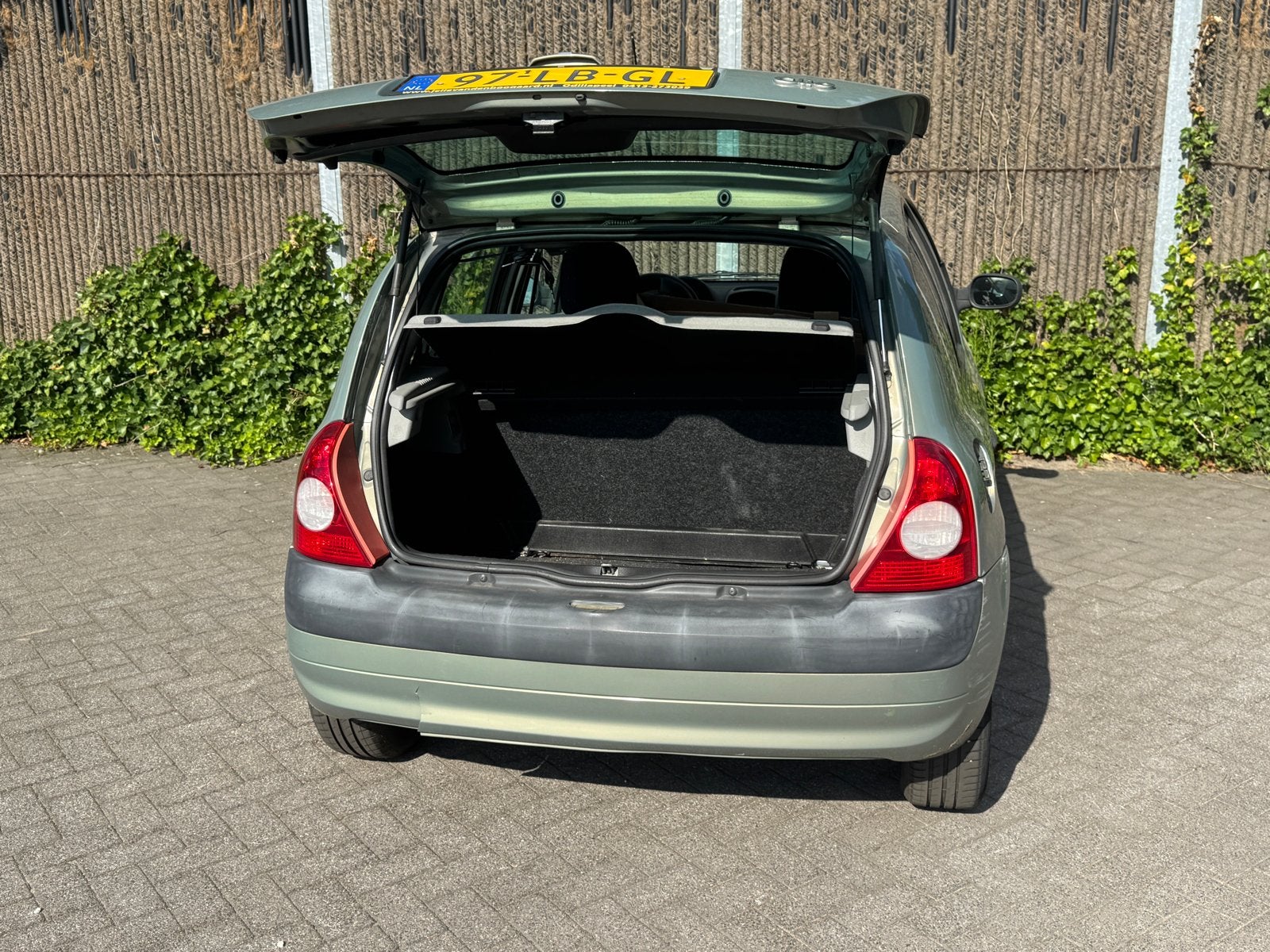 Renault Clio 1.2 16V Auth Quickshift S2005 5D 2002 Groen, Auto's, Renault, Particulier, Clio, Benzine, B, Hatchback, Automaat