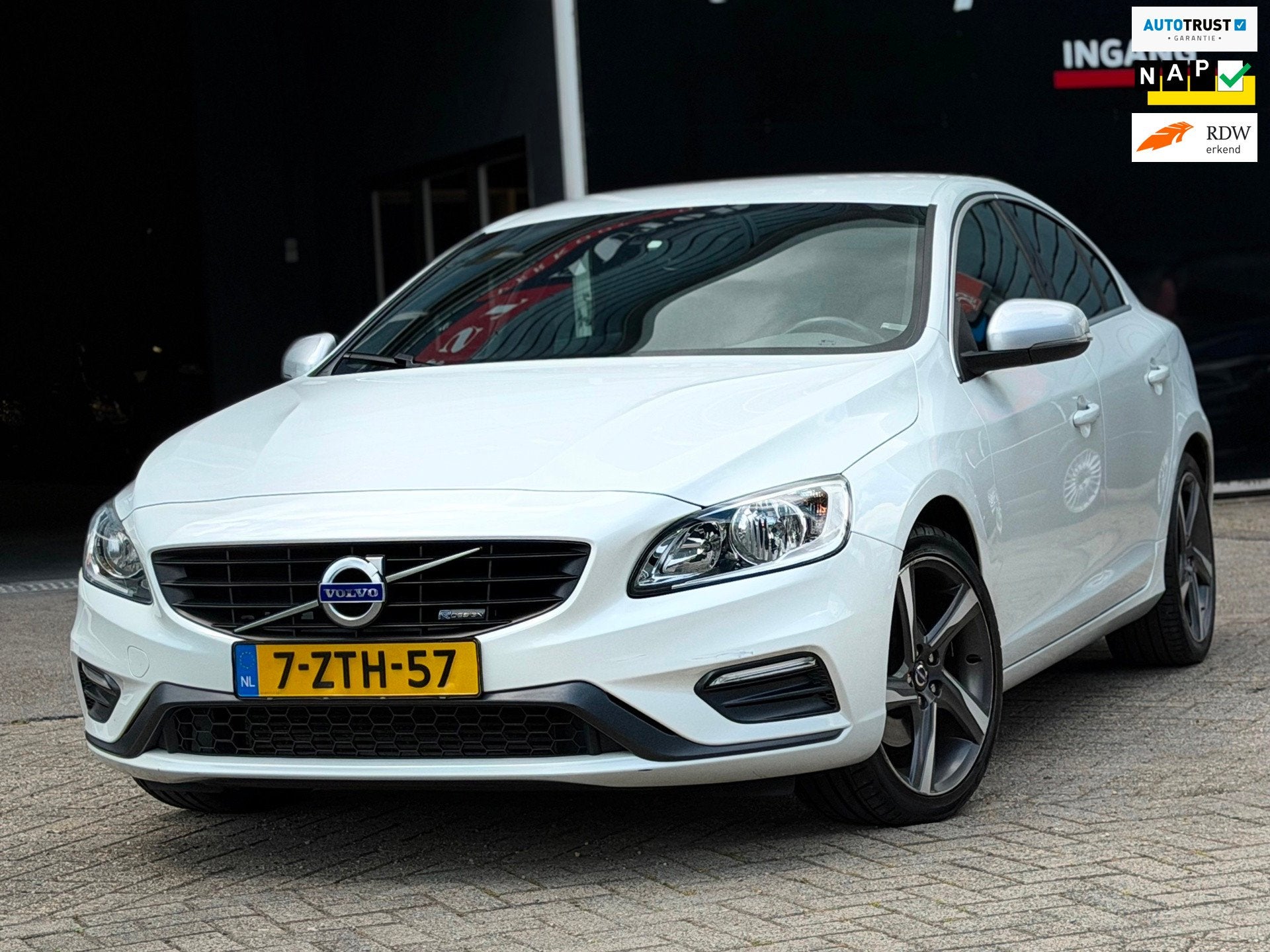 Volvo S60 1.6 T3 R-Design AUTOMAAT MEMORY/LEDER/NAVI/PDC | K, Auto's, 15 km/l, Gebruikt, Zwart, 4 cilinders