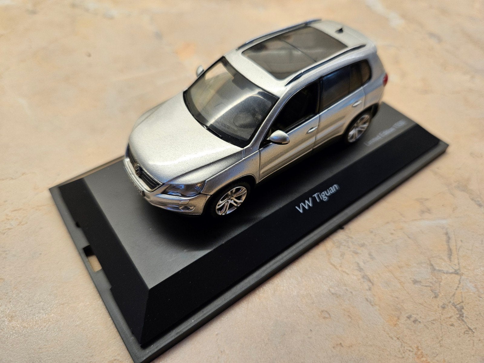 Schuco Volkswagen Tiguan 2007 Silver Metallic 1:43, Hobby en Vrije tijd, Ophalen of Verzenden, Nieuw, Auto, Schuco