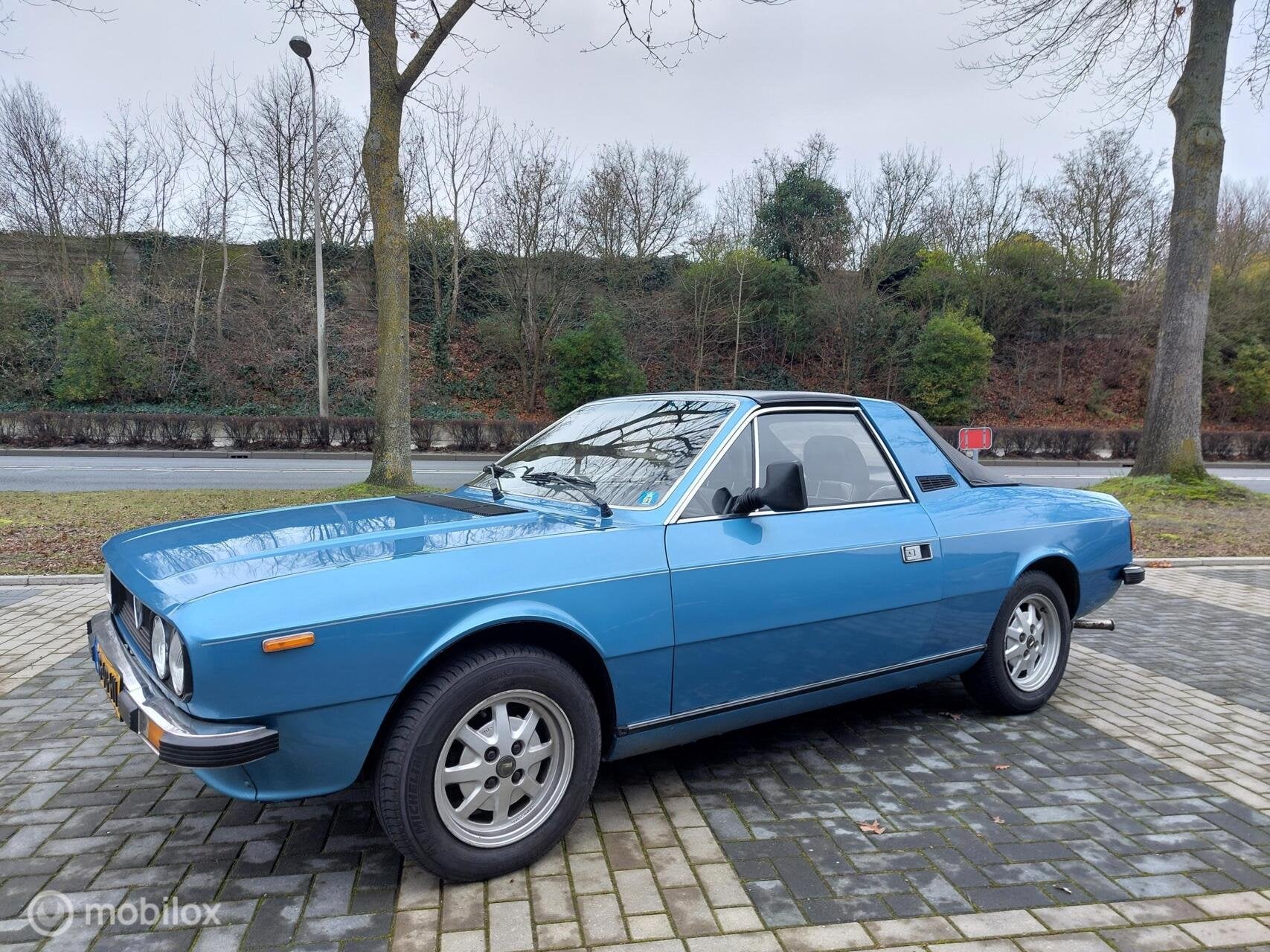 Lancia Beta Spider 2000 OrigNL, Auto's, Voorwielaandrijving, 1995 cc, Cabriolet, Blauw
