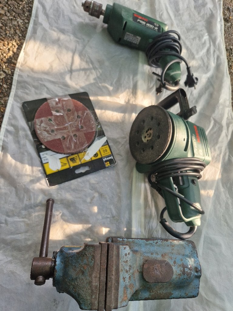 Bosch boormachine en schuurmachine + Gedore bankschroef, Ophalen of Verzenden, Gebruikt, Boormachine