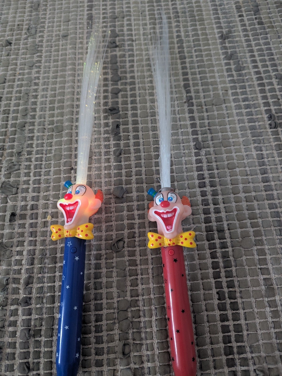2x Lichtgevende Clown Feeststokjes - gebruikt, Ophalen, Nieuw, Feestartikel, Carnaval