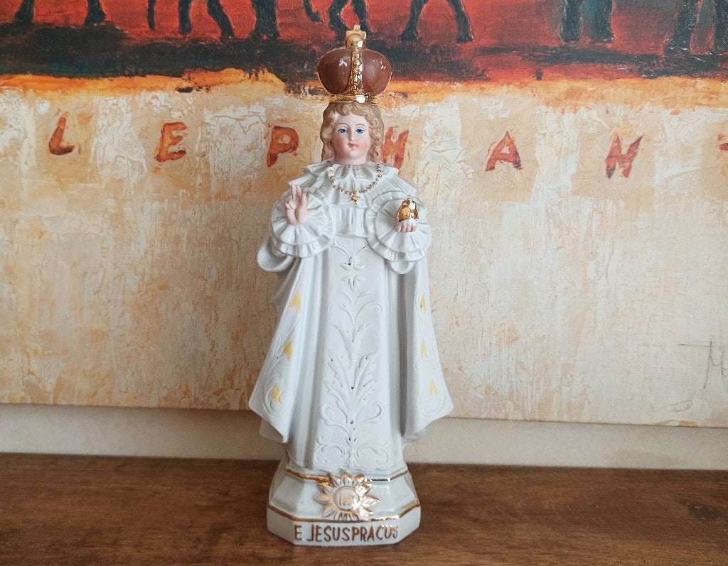 Jesuspracus / Kindje Jezus van Praag / Porcelein / 29,5 cm, Antiek en Kunst, Ophalen of Verzenden, 20 - 50 cm, Steen of Keramiek