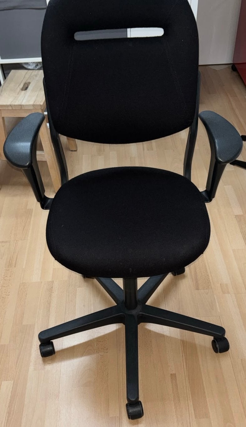 Ahrend 220 bureaustoel, Ophalen, Zo goed als nieuw, Zwart, Bureaustoel