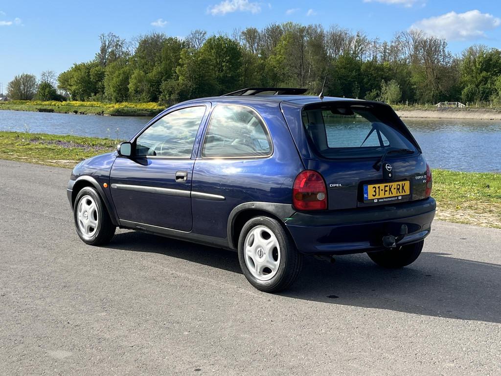 Opel Corsa 1.2i-16V Strada Cool Schuifdak, met nieuwe APK!, Auto's, Opel, Gebruikt, 31 €/maand, Blauw, Origineel Nederlands