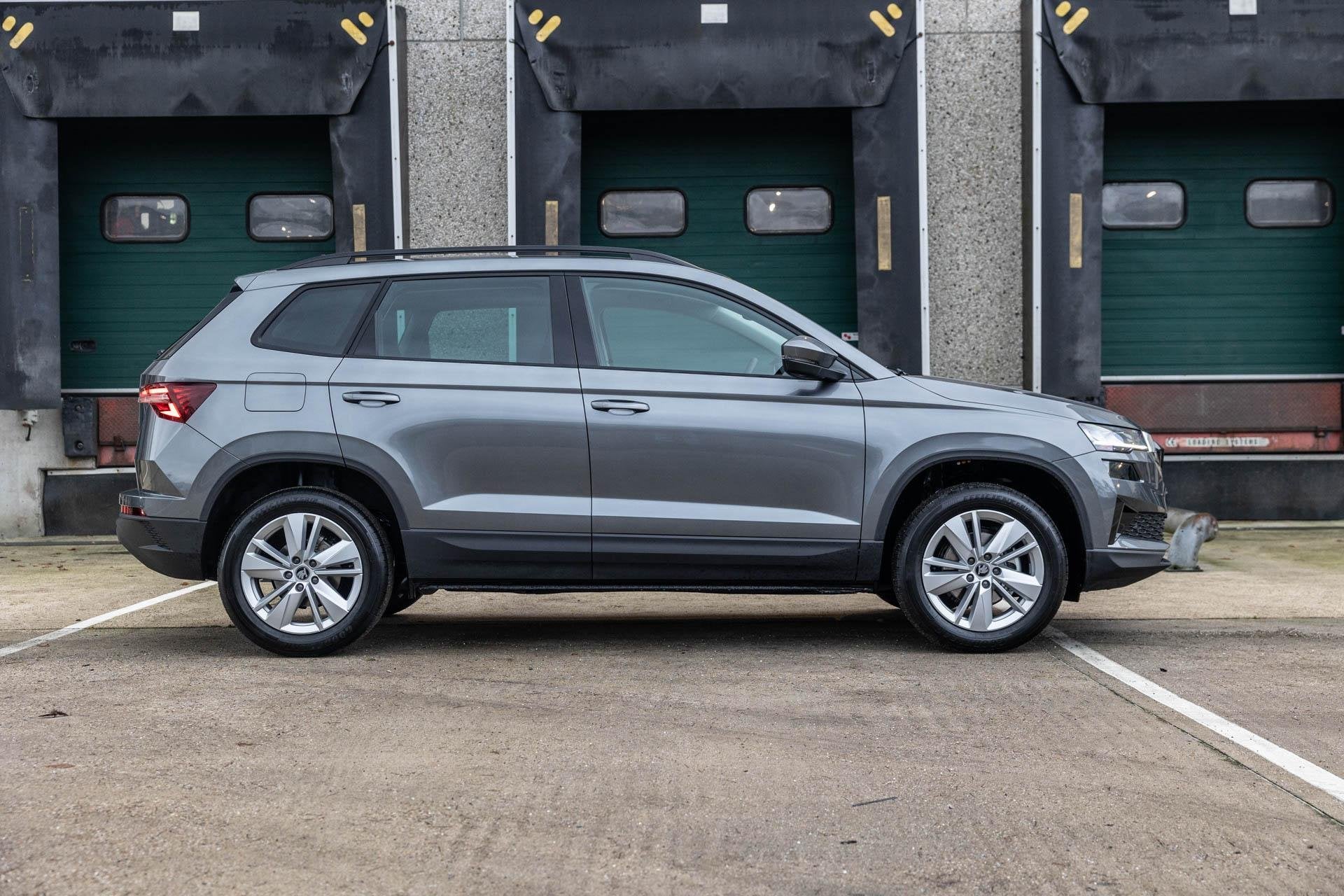 Skoda Karoq 1.0 TSI 115pk Business Edition | Travel Assist P, Auto's, Voorwielaandrijving, 12 maanden, Stof, Euro 6
