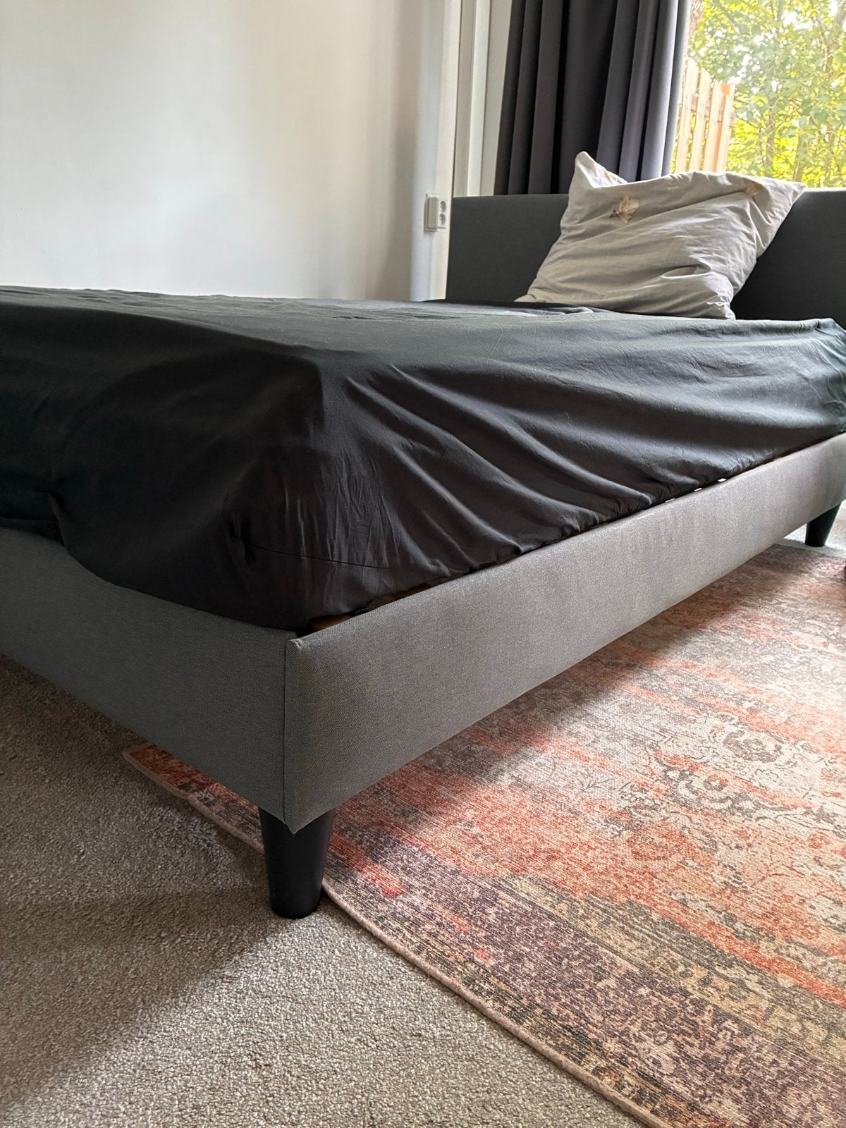 Comfortabel grijs tweepersoonsbed met hoofdbord, Ophalen, Tweepersoons, 140 cm, Zo goed als nieuw
