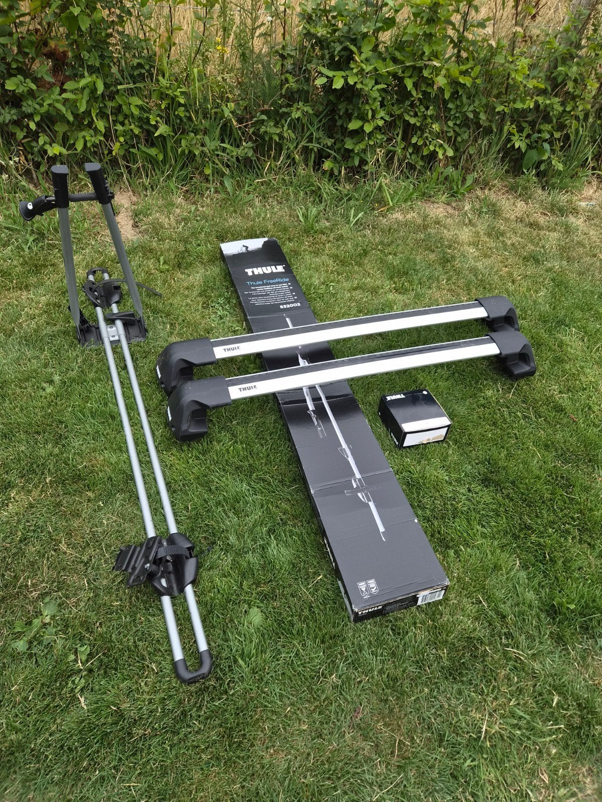 Thule WingBar Edge dakdragers + 2x FreeRide 532 fietsdragers, Auto diversen, Dakdragers, Zo goed als nieuw, Ophalen of Verzenden