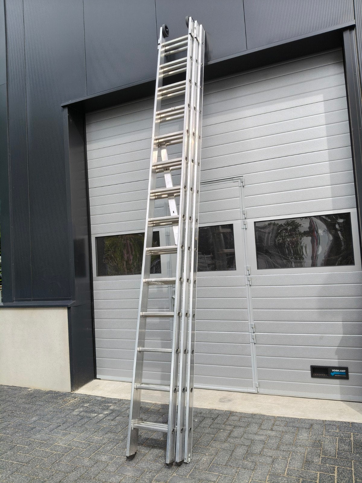 Nieuwe ladder merk Wienese 3x14 sporten met stabilisatiebalk, Ophalen, Nieuw, 4 meter of meer