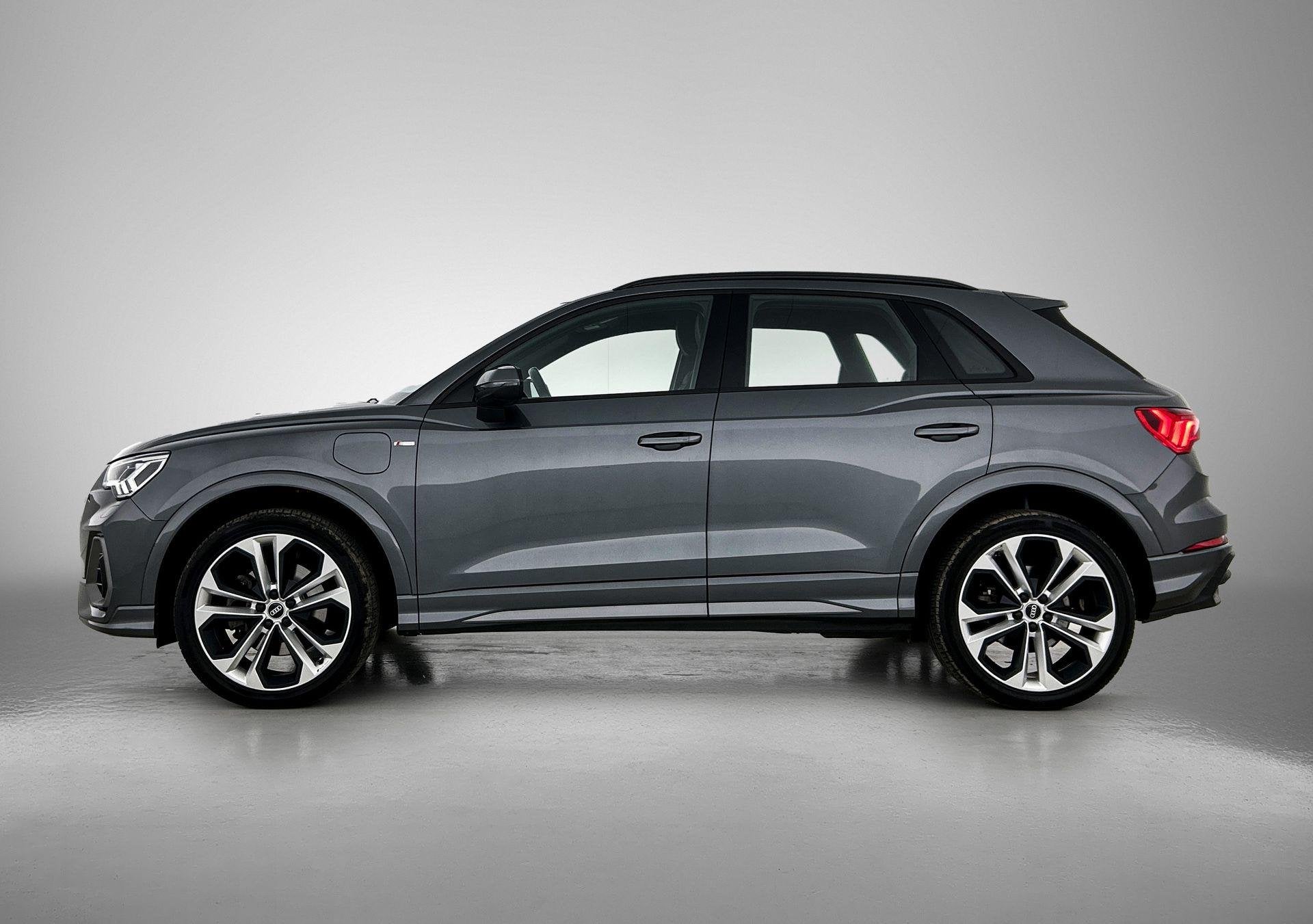 Audi Q3 45 TFSI e S edition | Navigatie | Camera | Stoelverw, Auto's, 12 maanden, Gebruikt, Automatische klimaatregeling, Hybride Elektrisch/Benzine