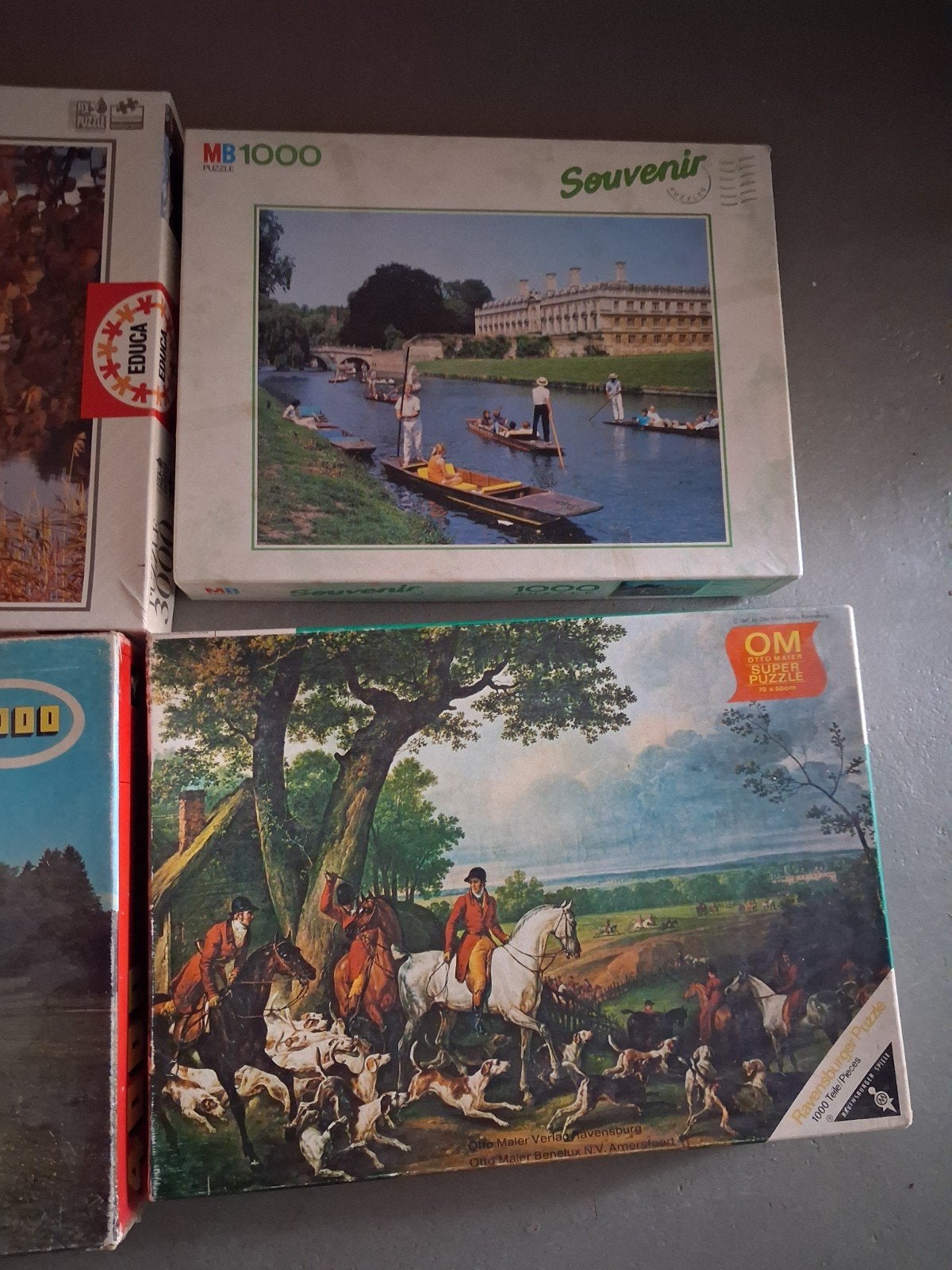 Twee legpuzzels: Souvenir (MB1000) en Jachttafereel (OM), Ophalen of Verzenden, 500 t/m 1500 stukjes, Gebruikt, Legpuzzel
