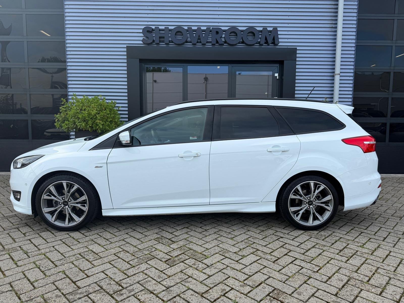 Ford Focus Wagon 1.0 EcoBoost ST Line Business Automaat|STOE, Gebruikt, 715 kg, Wit, 1331 kg