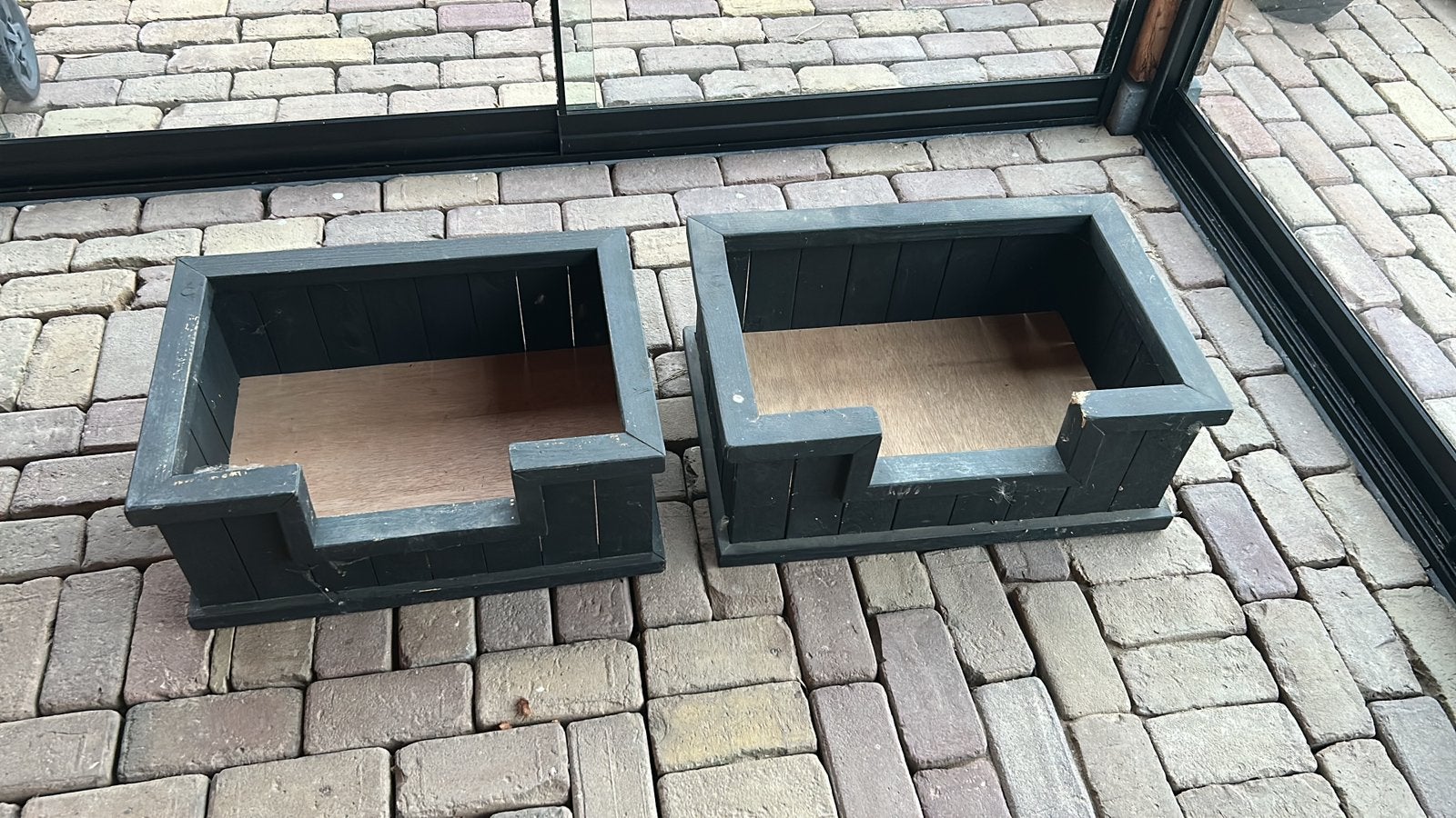 2 kleine houten hondenmandjes (gratis), Dieren en Toebehoren, Ophalen, Zo goed als nieuw, Minder dan 75 cm, Minder dan 65 cm