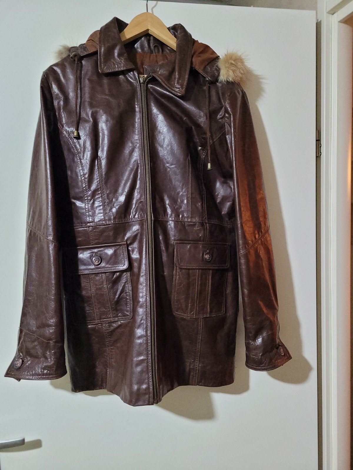 Leren jas met bontkraag vermoedelijk maat m leer buitenzijde, Kleding | Dames, Maat 38/40 (M), Bruin, Nieuw, Ophalen of Verzenden