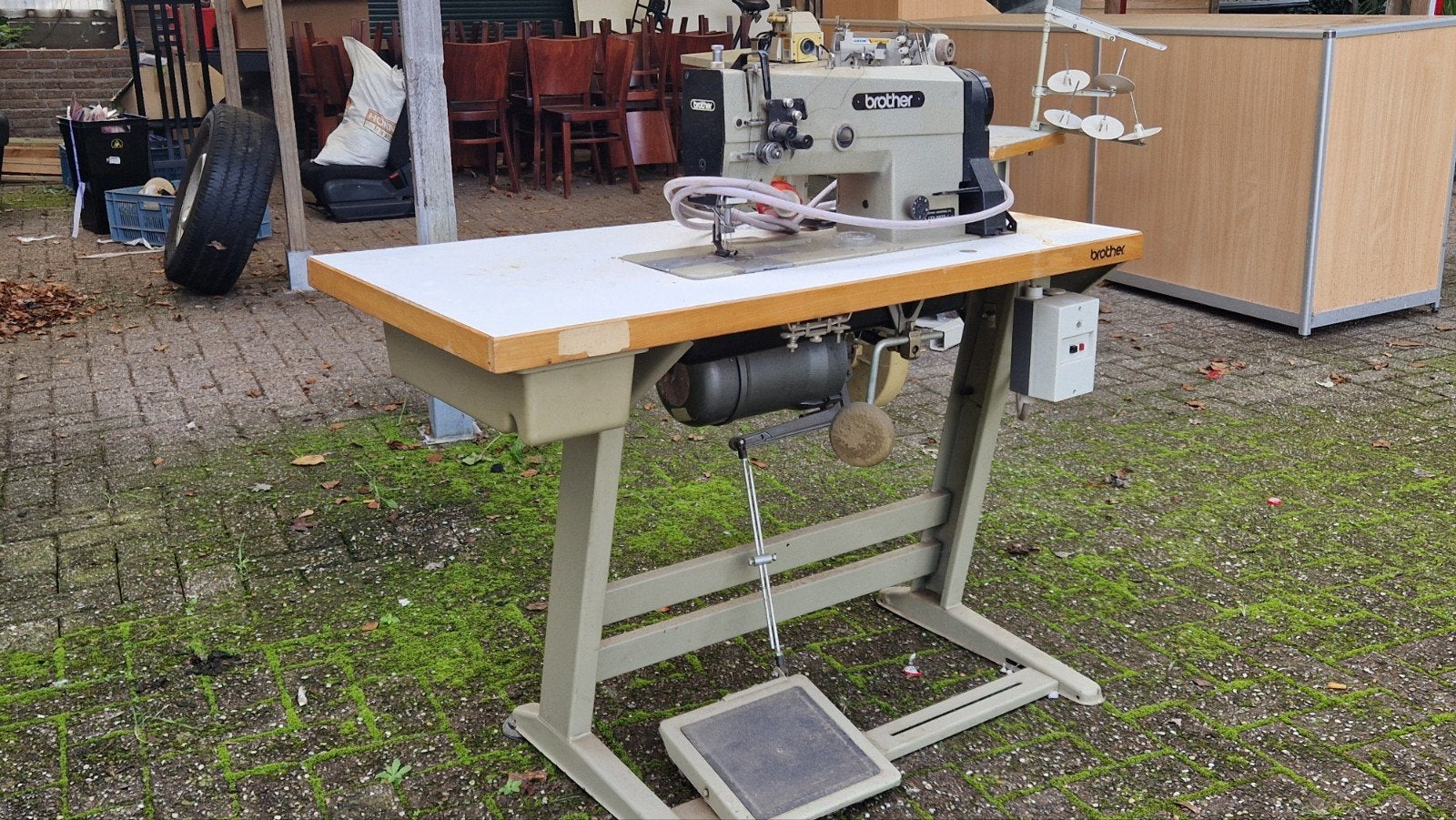 Brother LT naaimachine met dubbele naald. In goede conditie., Ophalen, 170 cm of meer