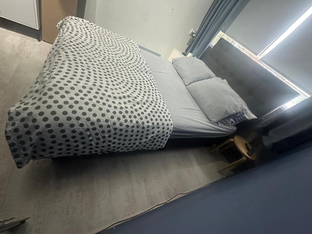 2-persoons boxspring bed (compleet met nieuwe matras), Ophalen, Zo goed als nieuw