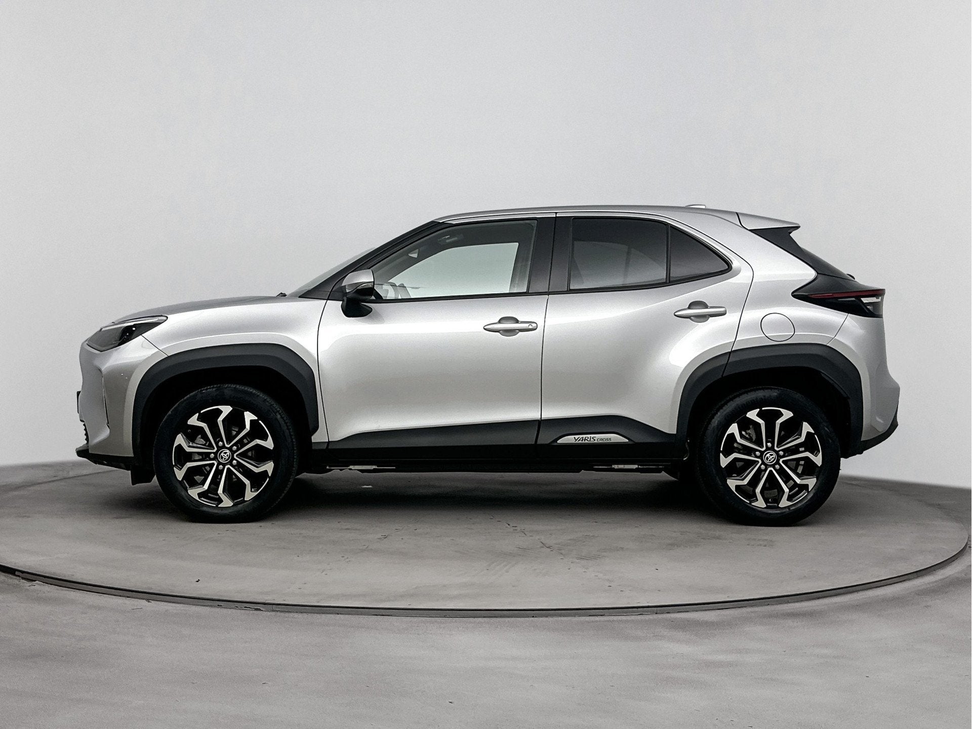 Toyota Yaris Cross 1.5 Hybrid First Edition | Dealer onderho, 12 maanden, Stof, Gebruikt, 116 pk