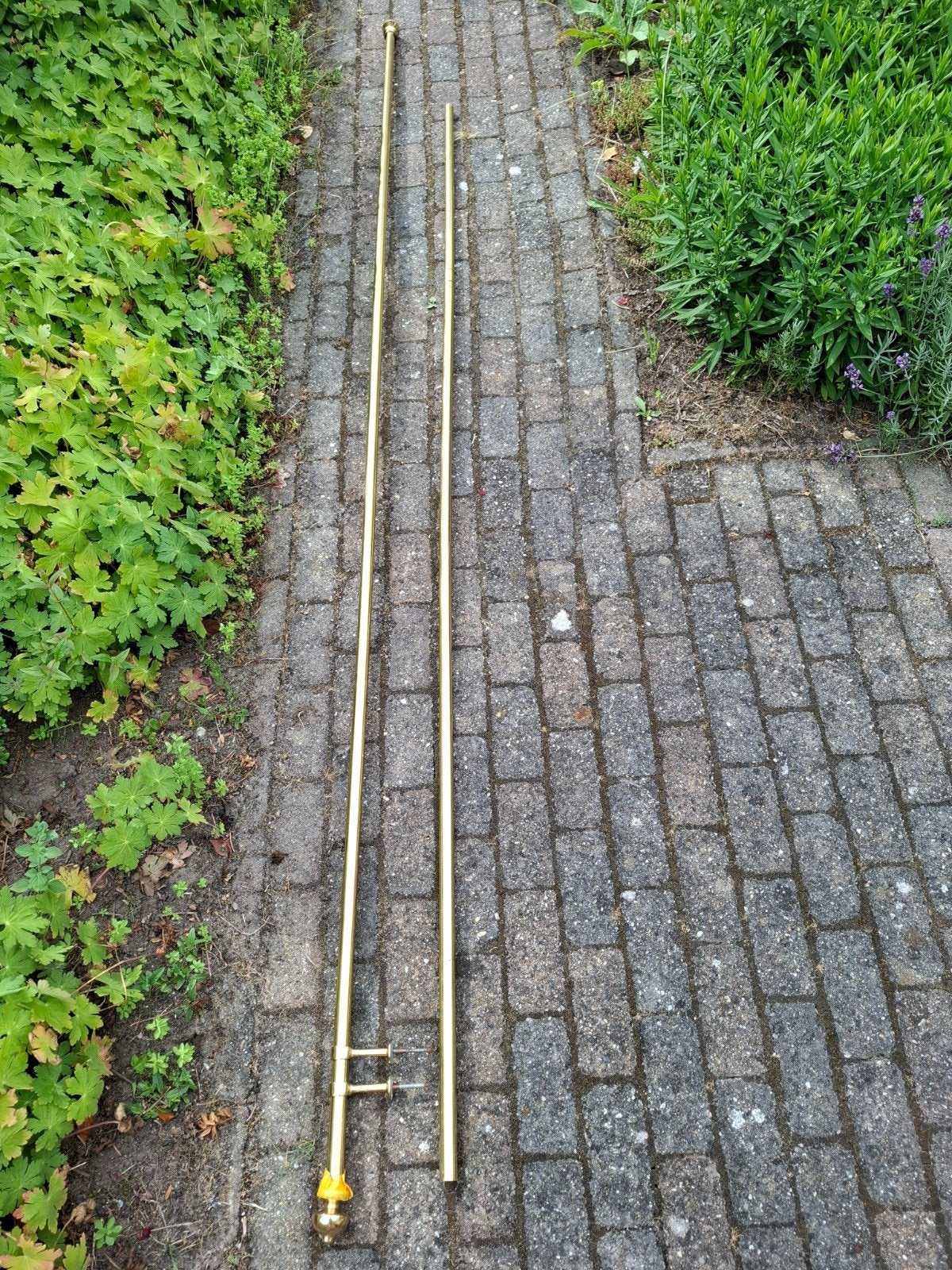 Twee gordijnroedes goudkleurig metaal 247 en 208 cm, Ophalen