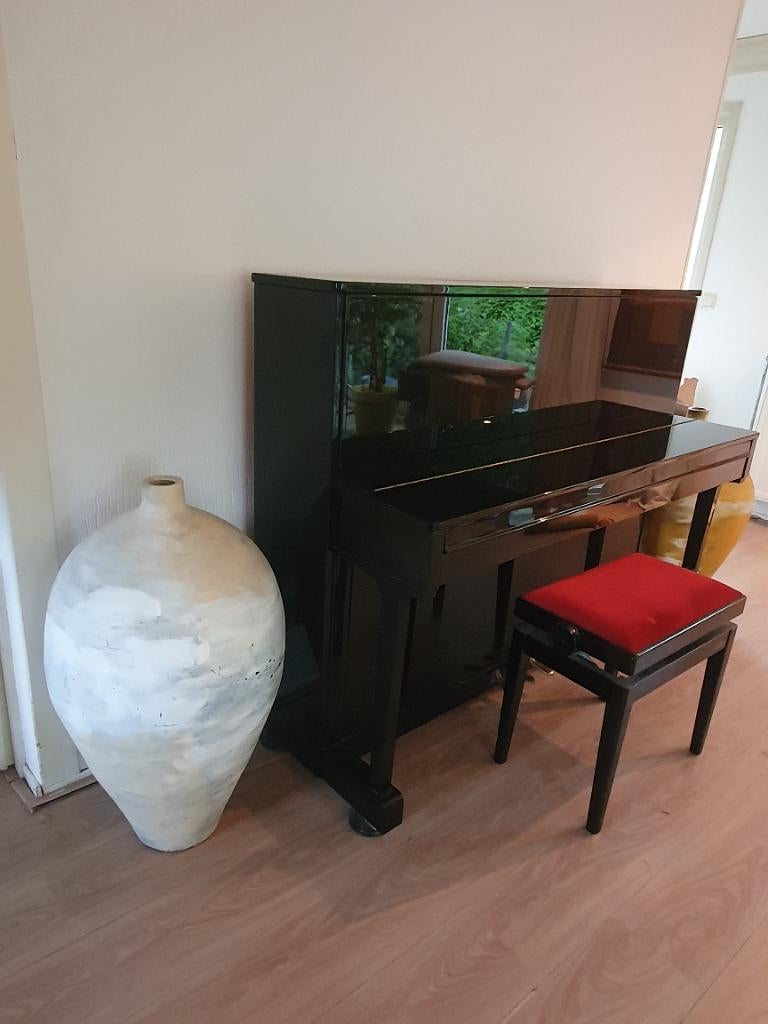 Prachtige Hoffmann piano 120 hoogglans zwart, Ophalen, Zwart, Zo goed als nieuw, Piano
