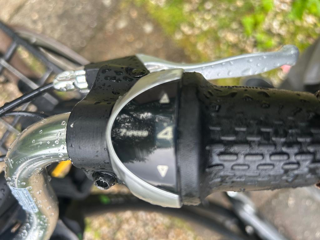 Dames elektrische fiets merk vogu de fiets., Fietsen en Brommers, Fietsen | Dames | Damesfietsen, Ophalen, Zo goed als nieuw, Trommelrem