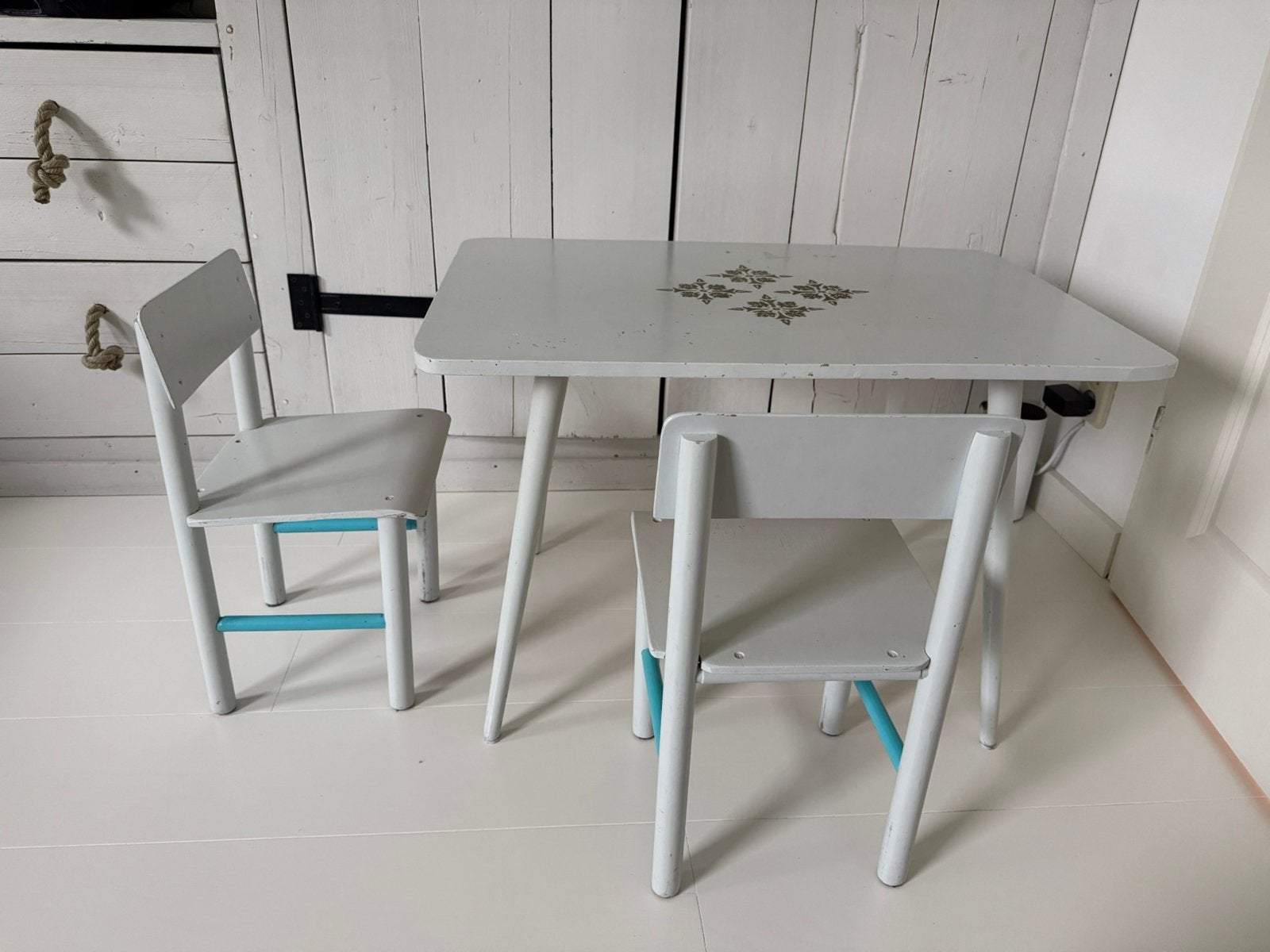 Kindermeubel, tafel en 2 stoelen - Antiek, Kinderen en Baby's, Kinderkamer | Tafels en Stoelen, Ophalen, Gebruikt, Tafel(s) en Stoel(en)