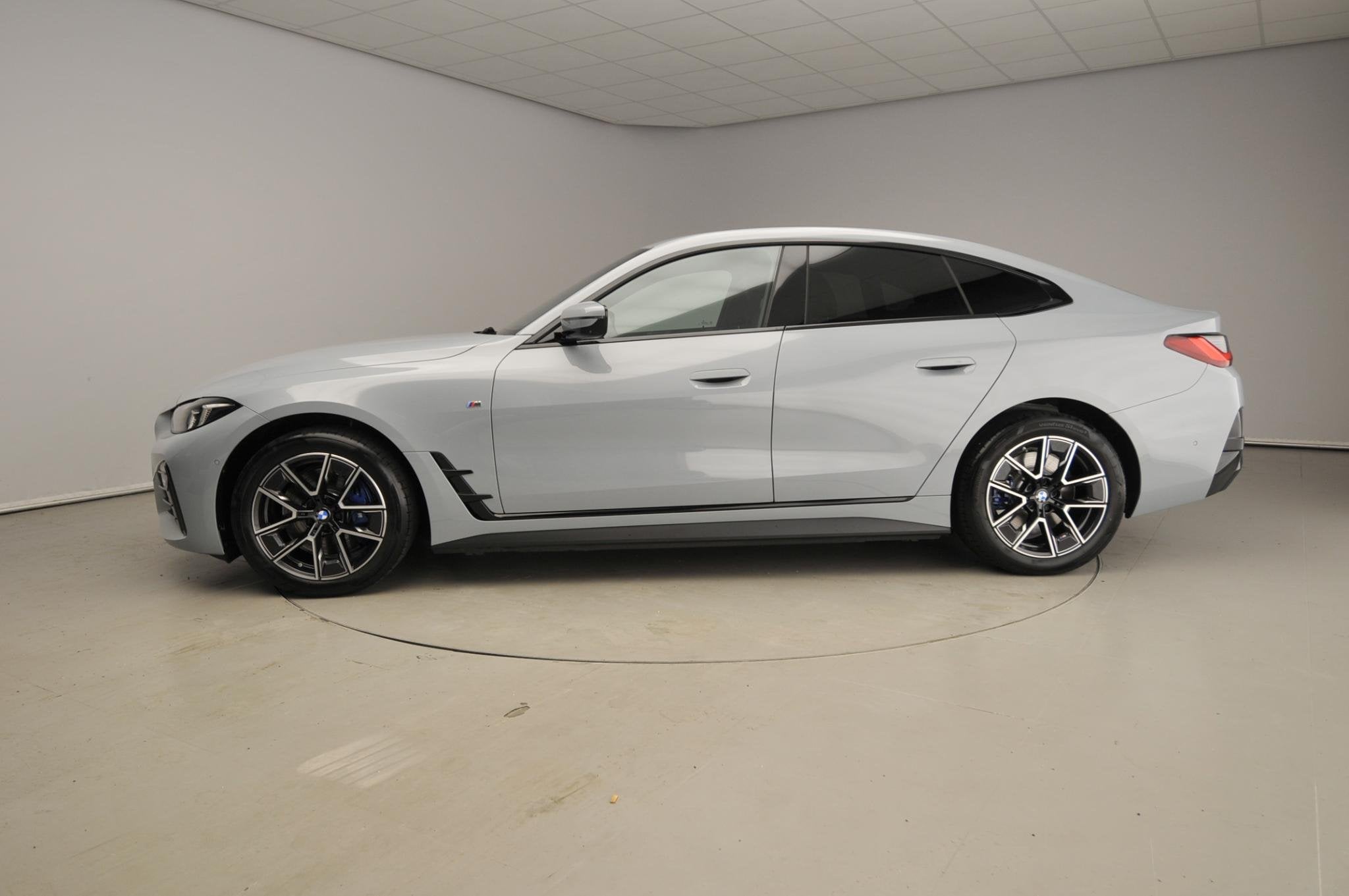 BMW i4 Gran Coupé eDrive35 | M-Sportpakket | LED | Leder |, Auto's, Dealer onderhouden, Gebruikt, Met garantie (alle), 420 min