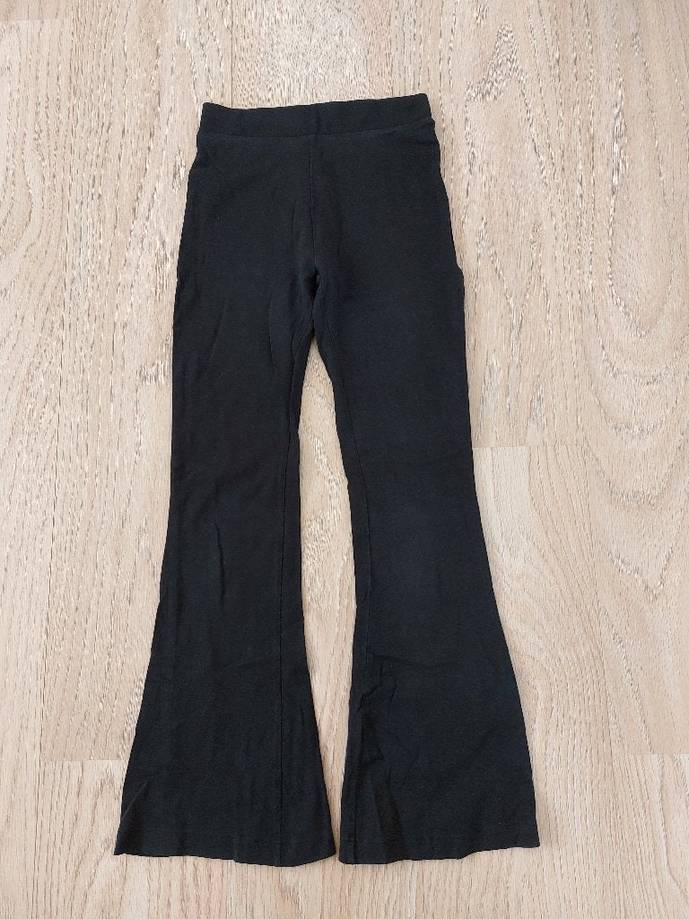 Zwarte flared legging maat 134/140 Hema, Kinderen en Baby's, Kinderkleding | Maat 134, Broek, Meisje, Ophalen of Verzenden, Zo goed als nieuw