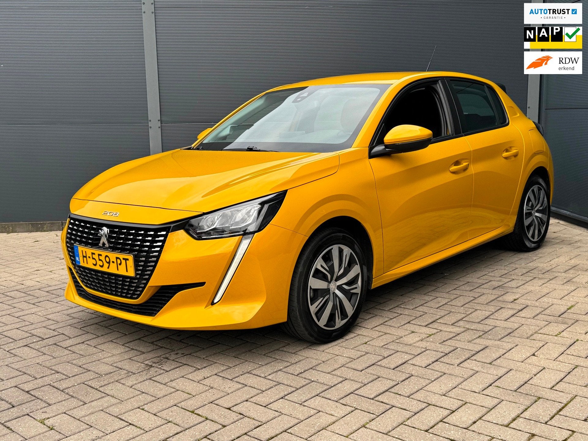 Peugeot 208 1.2 PureTech / Automaat / Carplay / Nap / Trekha, 101 pk, Gebruikt, Euro 6, 3 cilinders