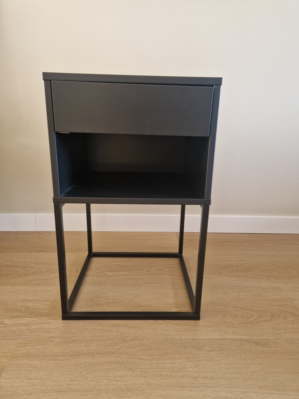 IKEA Vikhammer nachtkastje, zwart, Huis en Inrichting, Ophalen, Minder dan 45 cm