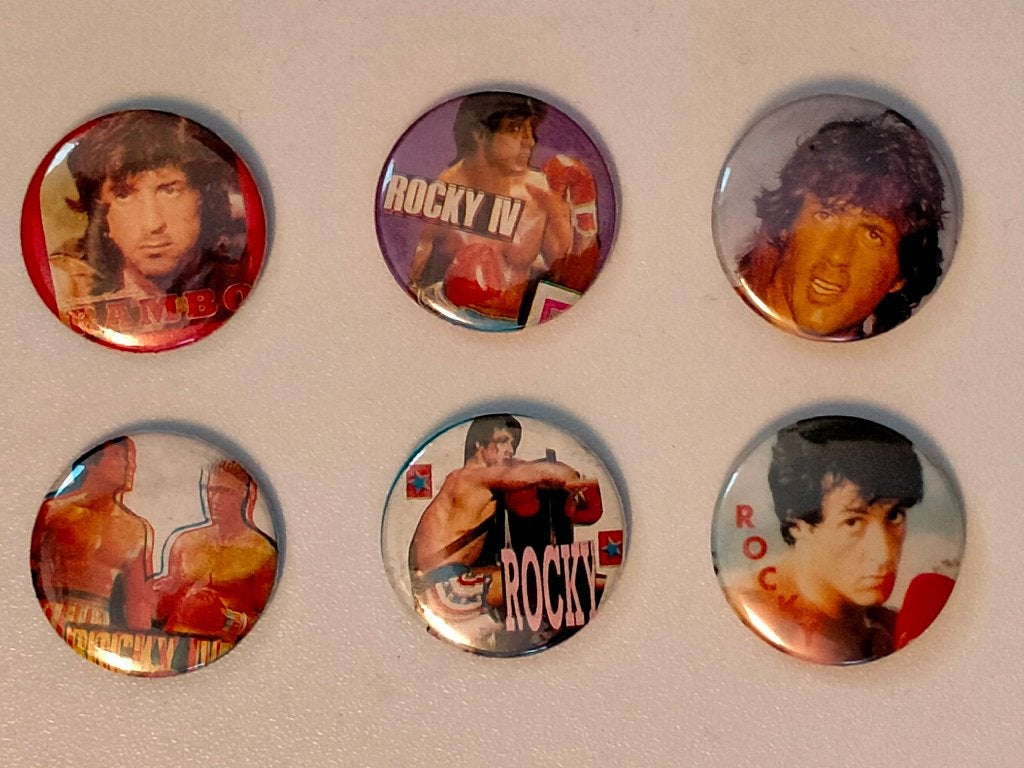 Rambo Rocky Sylvester Stallone vintage tv film buttons, Verzamelen, Ophalen of Verzenden, Zo goed als nieuw, Overige onderwerpen