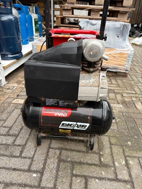 Dutack Pro Big Air Compressor - Mobiel en Krachtig, Ophalen, Gebruikt, 6 tot 10 bar, 200 tot 400 liter/min
