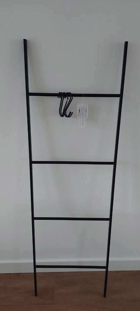 Zwarte metalen ladder met haken, Wandkapstok, Ophalen of Verzenden, Zo goed als nieuw, Metaal