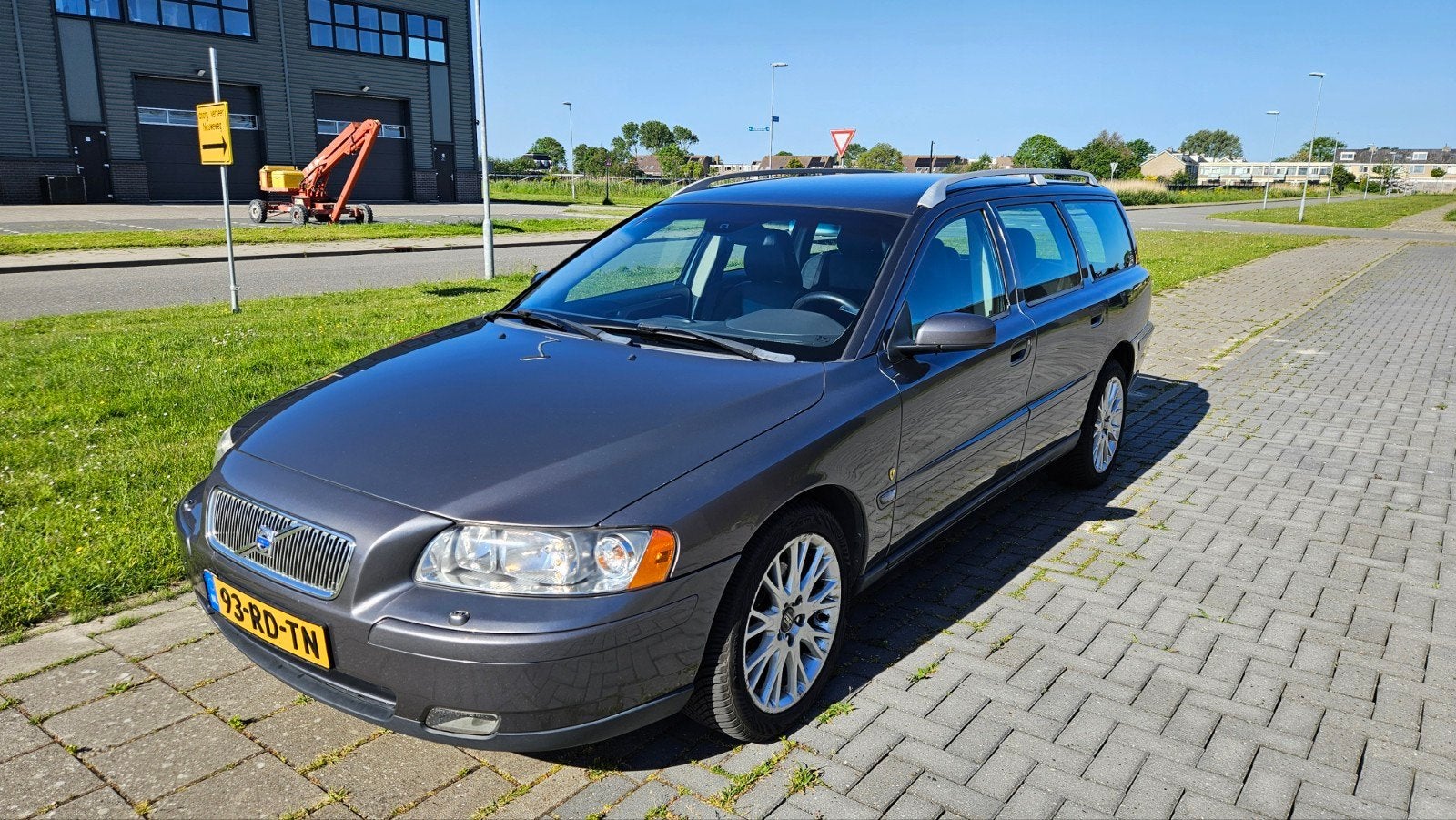 Volvo V70 2.4 170PK AUT 2005 Grijs, Auto's, Volvo, Navigatiesysteem, Leder en Stof, Stationwagon, 2435 cc