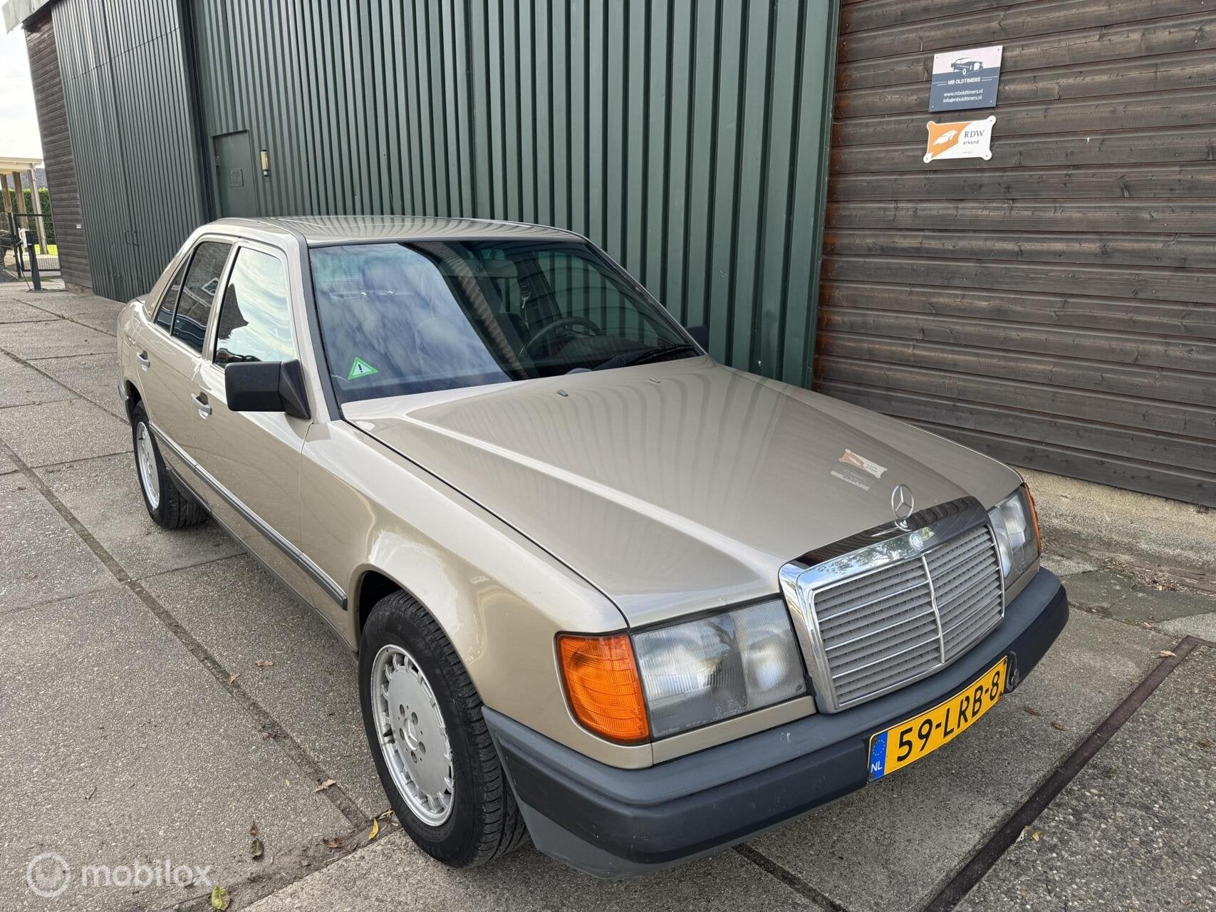 Mercedes-Benz W124 300 D AUT Belastingvrij, Auto's, Automaat, Zwart, 2996 cc, Mercedes-Benz