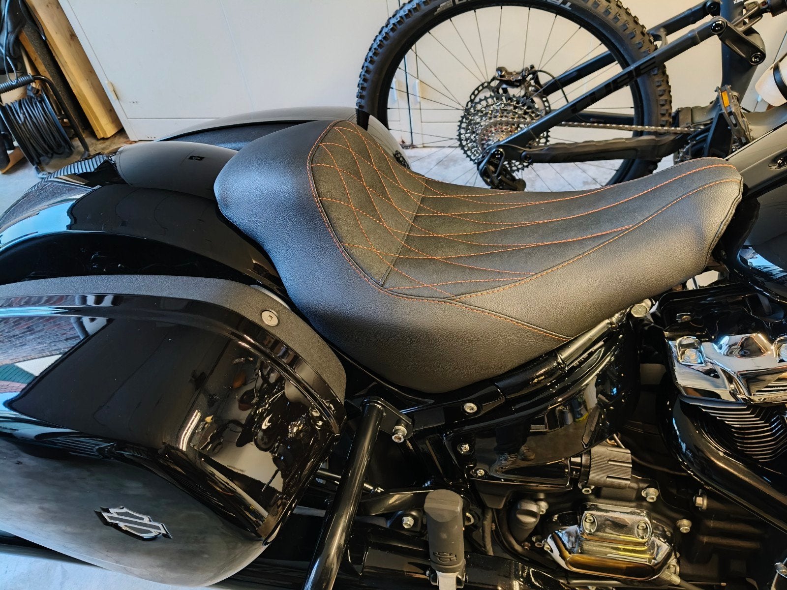 Custom zadel HD Low Rider S(T) - Sport Glide, Info@rwcustomseating.nl, Nijverdal, Nieuw, Ophalen of Verzenden